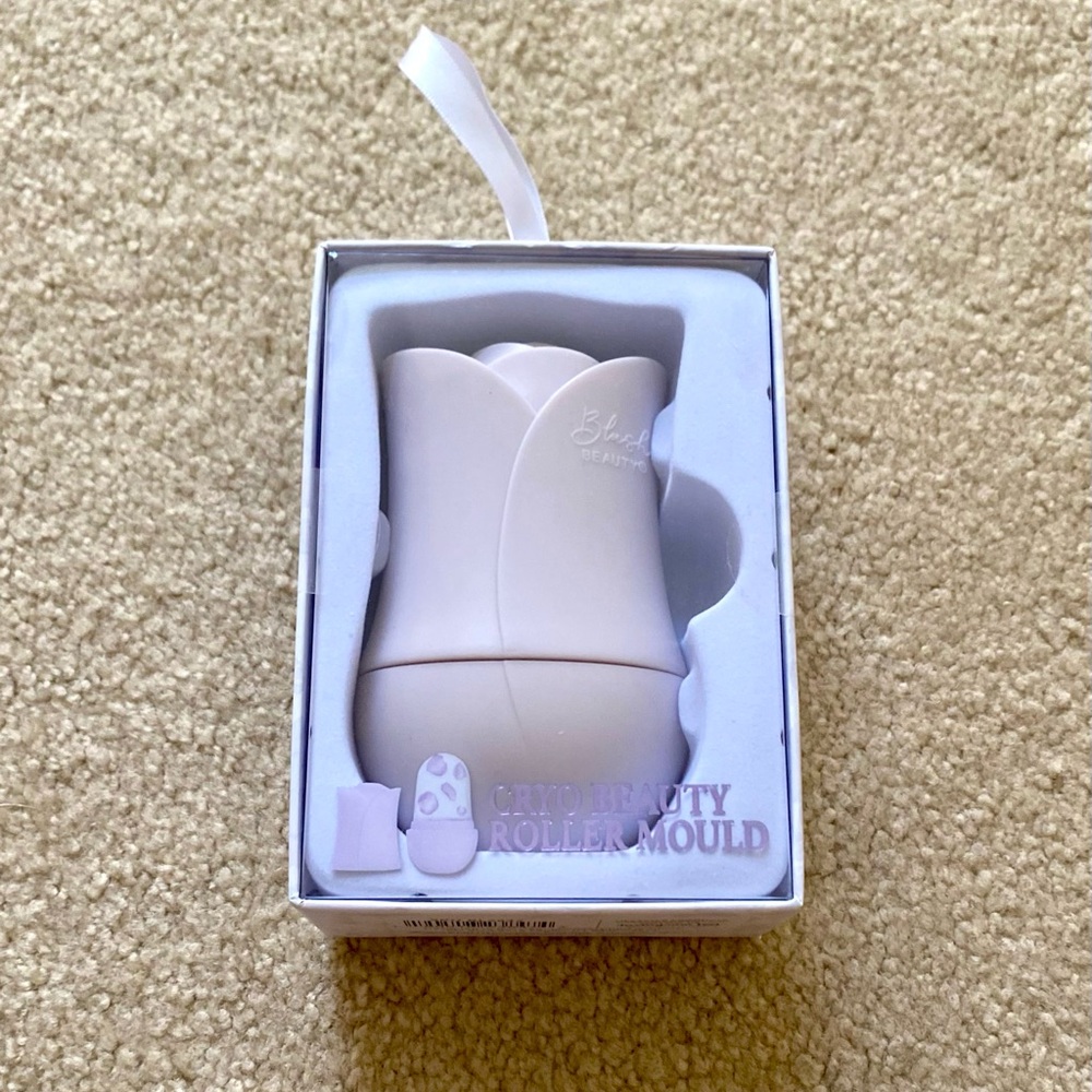 NWT Blush Beauty Cryo Beauty Roller Mould